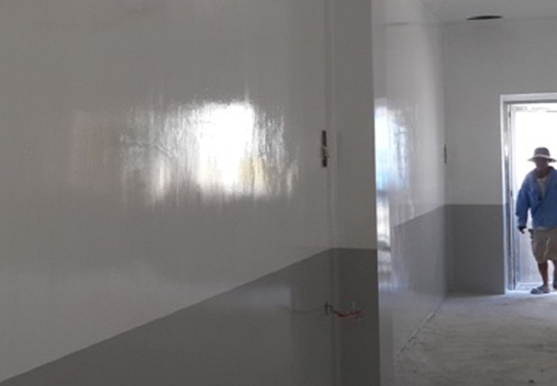 Thi công công trình sơn epoxy cho tường bê tông và tường trám mastic