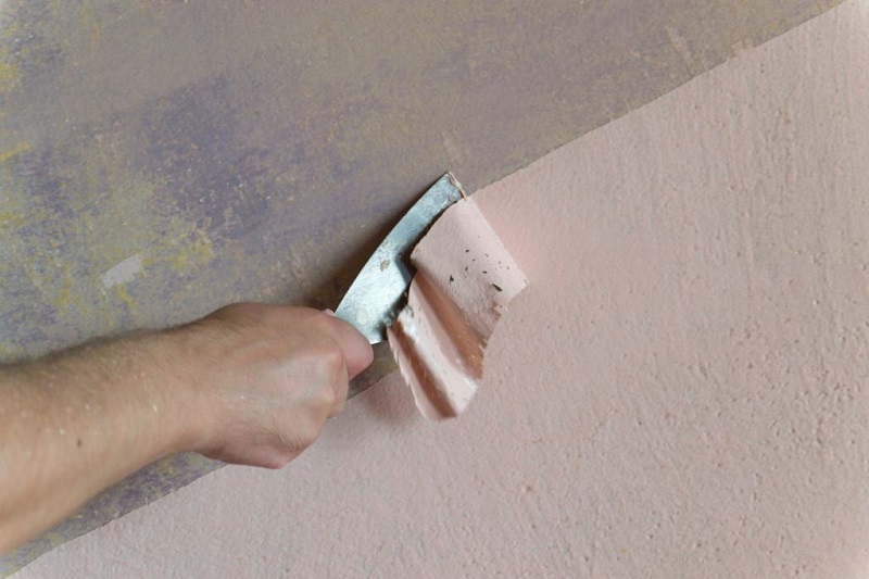 Dùng dụng cụ mài sàn nhà cũng có thể loại bỏ sơn epoxy