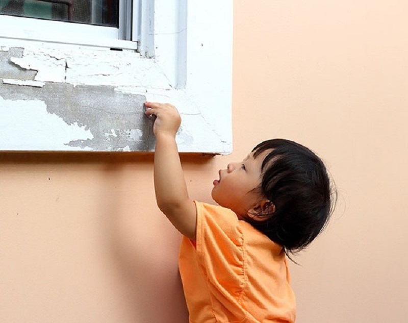 Chì trong sơn nhà tiềm ẩn nguy cơ mất an toàn cho trẻ